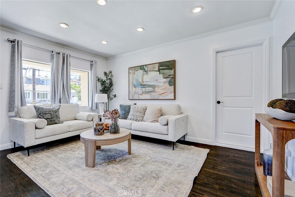 1637 Armour Lane