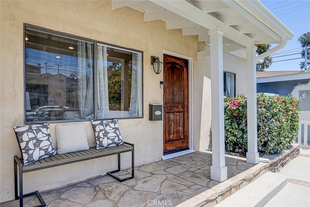 1637 Armour Lane