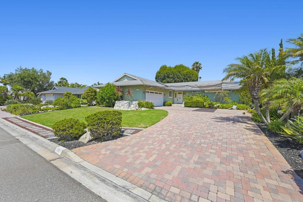 1051 La Reina Drive