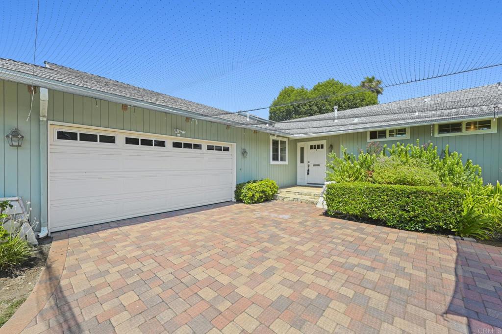 1051 La Reina Drive