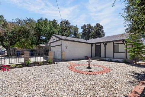 Photo of 8454 Grenoble ST, Sunland, CA 91040 (MLS # SR26168855)