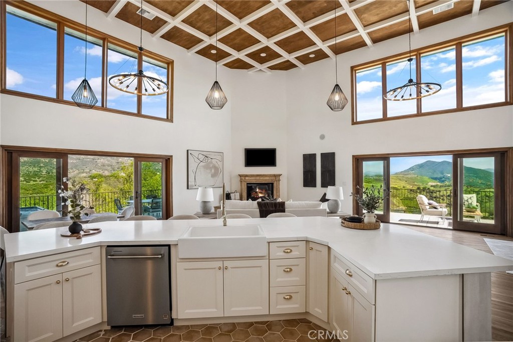 4385 Rainbow Vista Drive