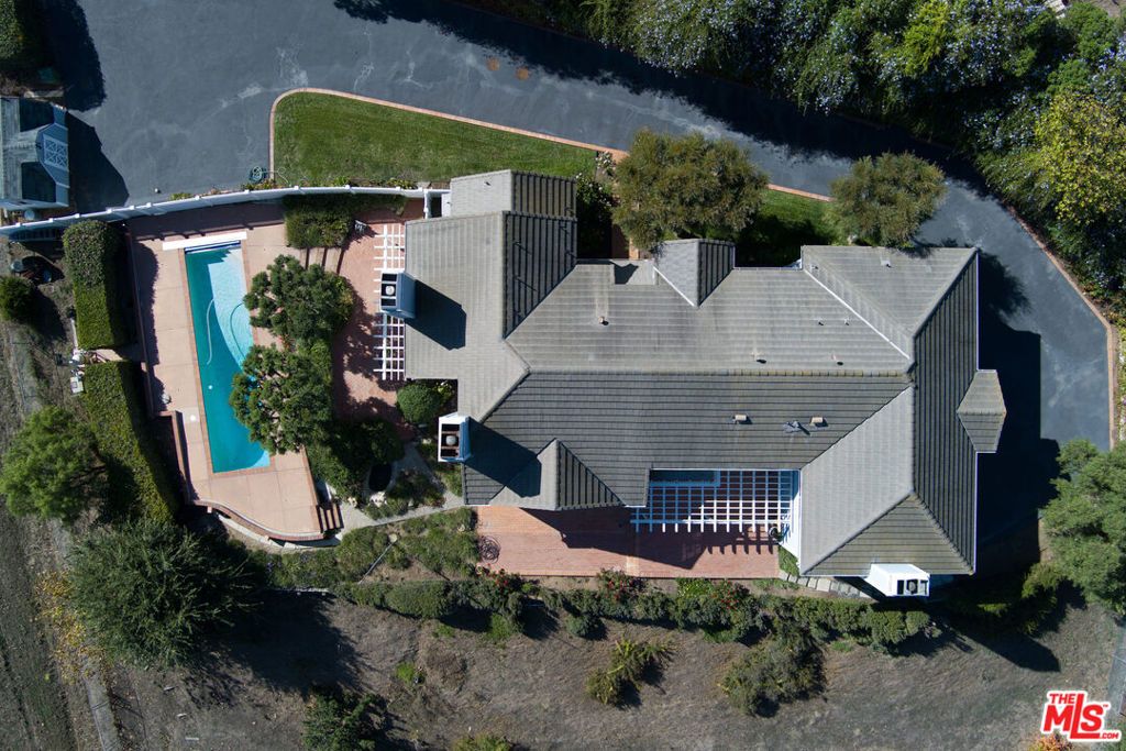 Photo of 6080 Merritt Drive, Malibu, CA 90265 (MLS # 25621661)