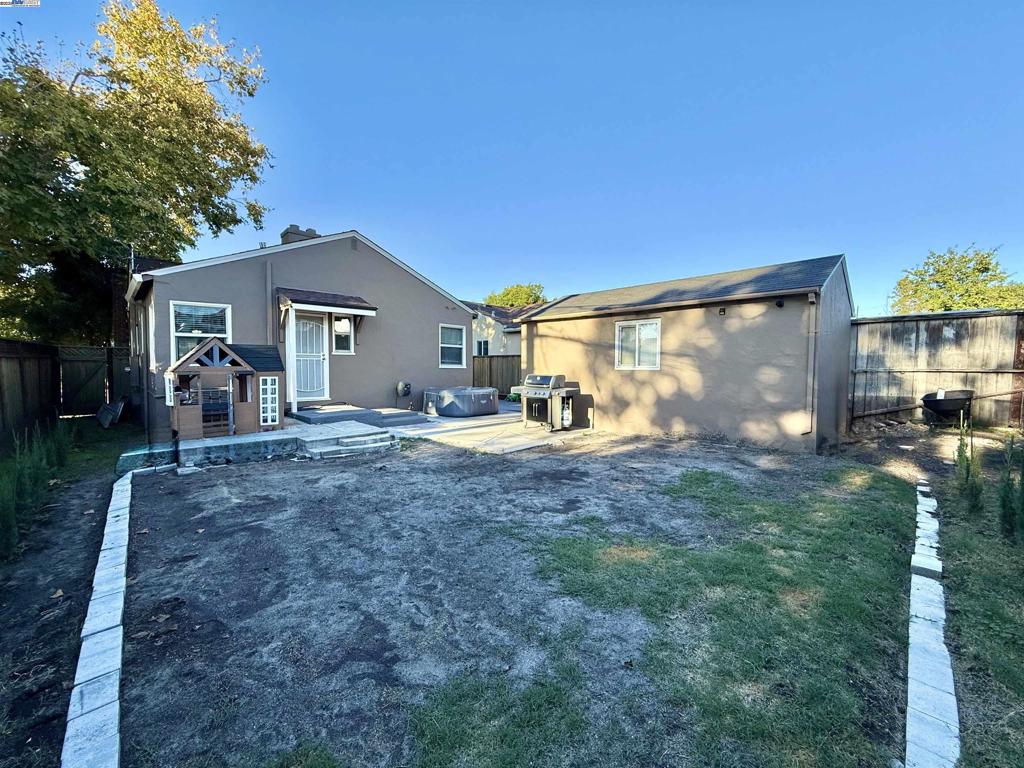 FARRELLY POND - Residential