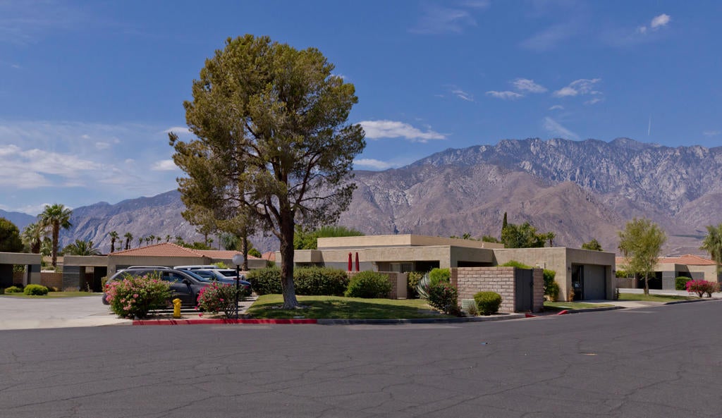 1221 Sunflower Lane