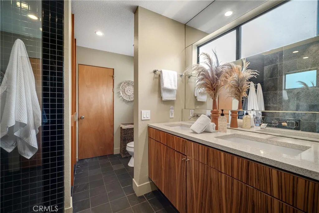 Malibu, California 90265, United States, 2 Bedrooms Bedrooms, ,2 BathroomsBathrooms,Residential,Active,97157