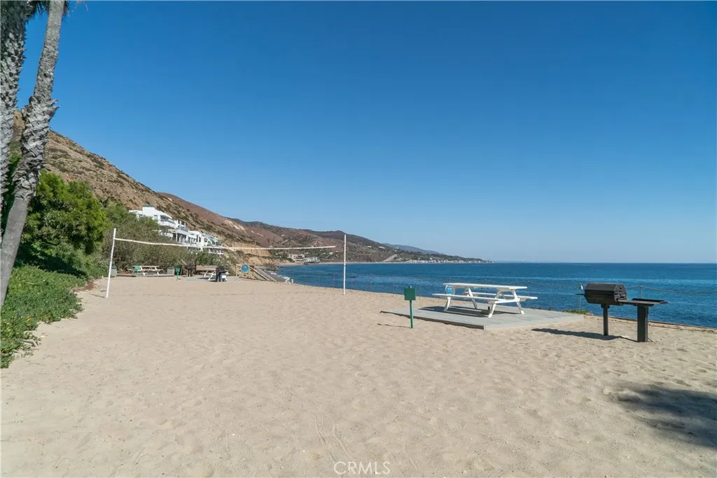Malibu, California 90265, United States, 2 Bedrooms Bedrooms, ,2 BathroomsBathrooms,Residential,Active,97157