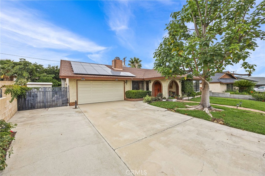 5537 N Stoddard