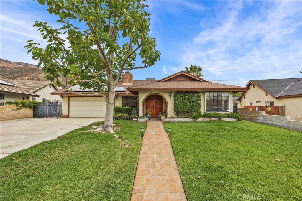 5537 N Stoddard