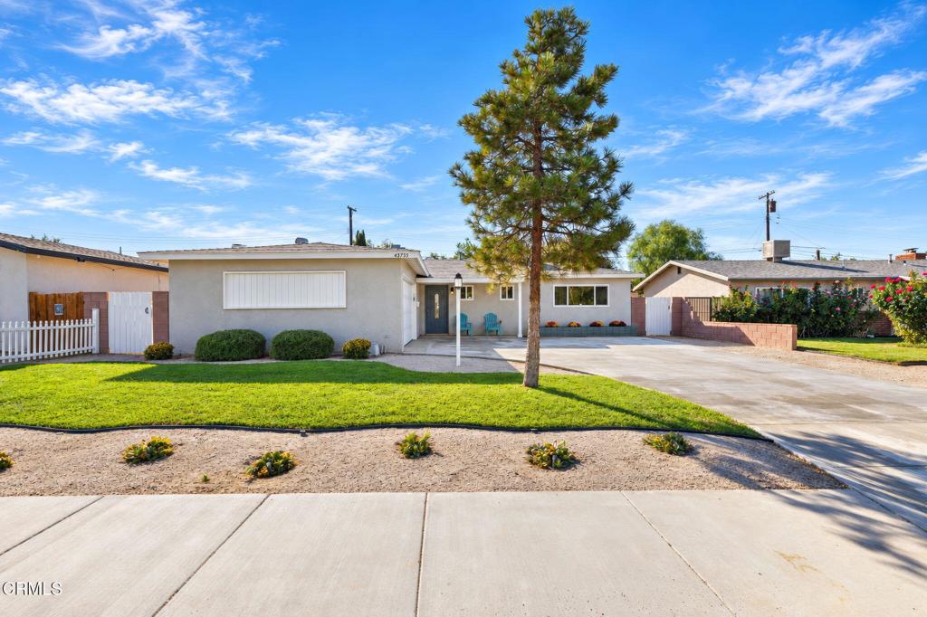 Photo of 43735 Gadsden Avenue, Lancaster, CA 93534 (MLS # V1-39047)