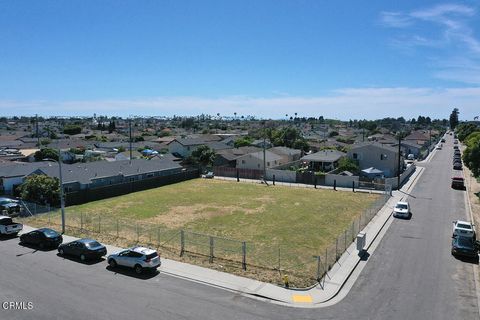 Photo of 561 N Anita Avenue, Oxnard, CA 93030 (MLS # P1-27039)