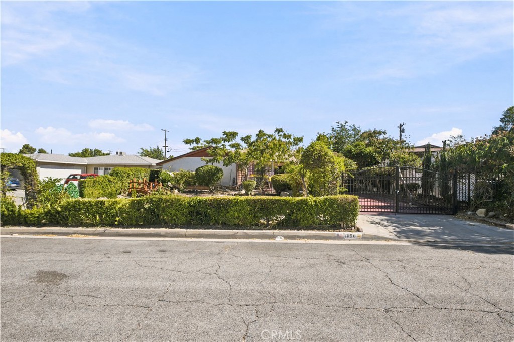 1350 E Avenue R3