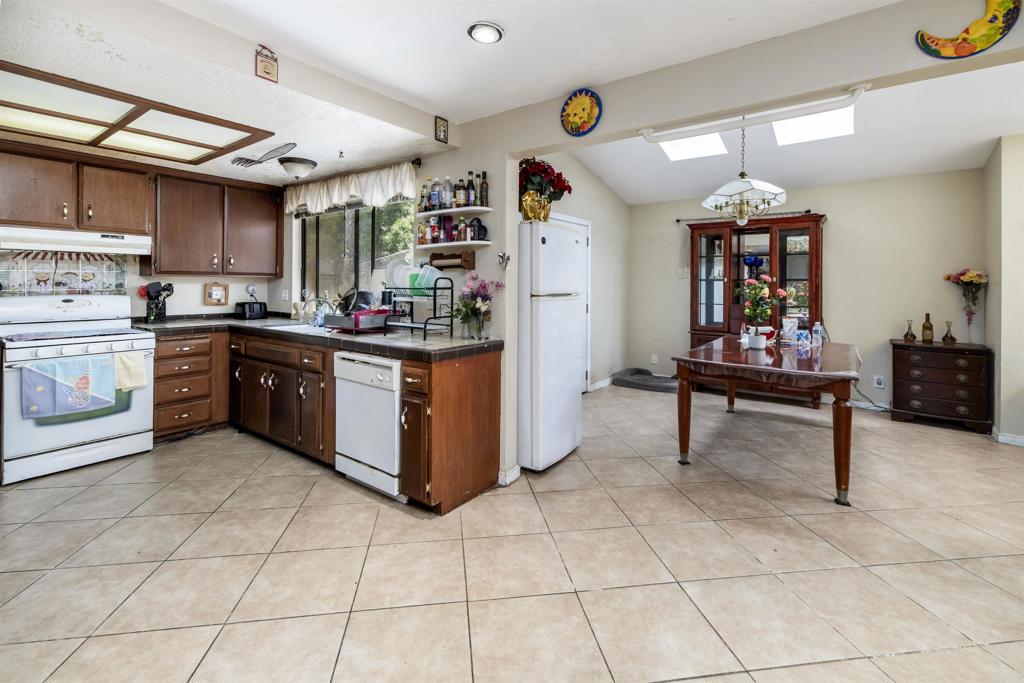 3329 Mandy Lane