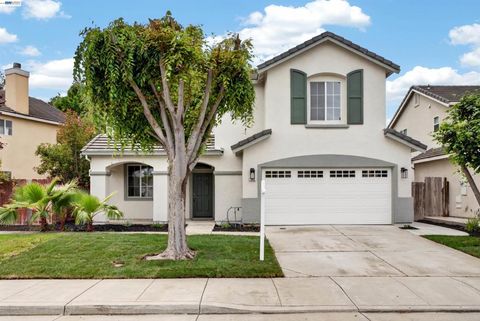 Photo of 1843 Rochester St, Tracy, CA 95377 (MLS # 41131979)