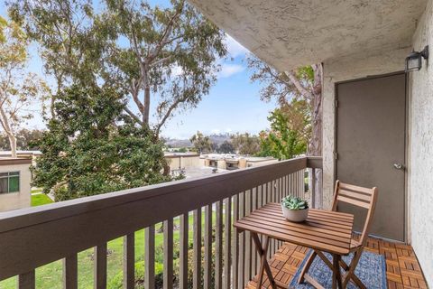 Photo of 432 Edgehill Lane #74, Oceanside, CA 92054 (MLS # NDP2602536)