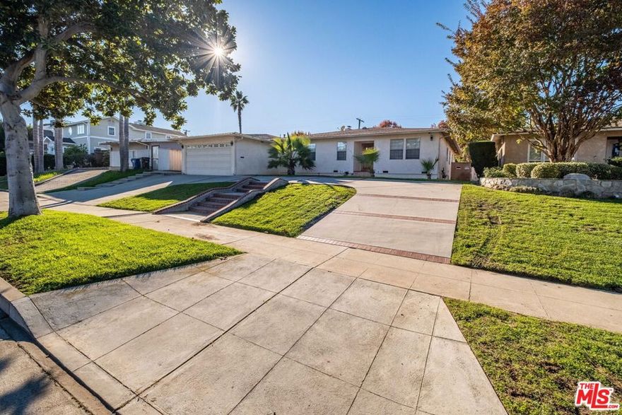 This charming 4-bedroom, 3.5-bathroom home in the desirable Westchester neighborhood of Los Angeles is the perfect blend of space, comfort, and convenience. Featuring a horseshoe driveway, this property offers an expansive layout with 4 bedrooms, 3 full bathrooms, and a convenient guest powder room. The home includes a spacious living area filled with natural light, a modern kitchen with updated appliances, a big family room, plus an ample garage for additional storage and parking. The private backyard provides an ideal space for outdoor relaxation or entertainment. Located near shopping, dining, schools, and major highways, this home offers easy access to all that Westchester and Los Angeles have to offer.