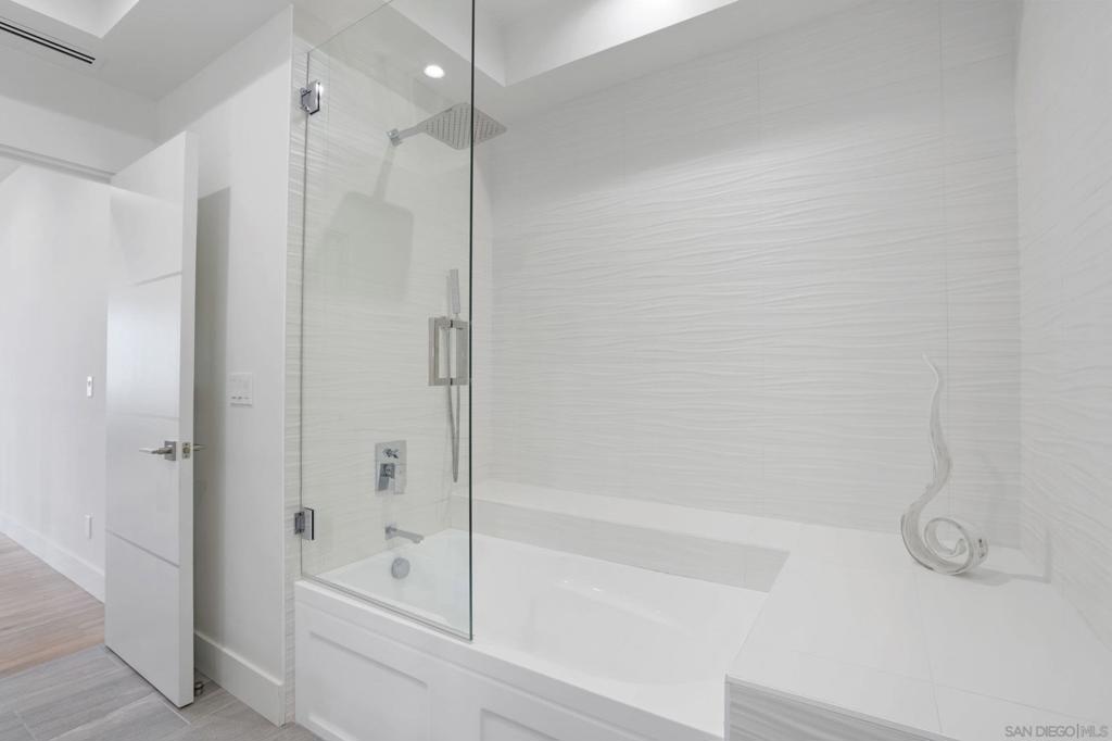 Ocean Beach - Residential Lease