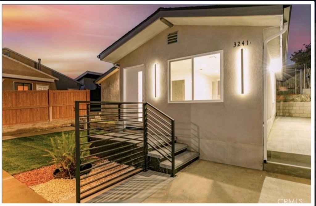 Brand new 2 bed 1.5 bath ADU nestled in the highly desirable Crescenta Highlands neighborhood of Glendale with convenient access to major freeways.
This property features:
High-quality finishes
Porcelain flooring in the living, dining and kitchen areas
Laminate flooring in bedrooms
Recessed lighting, copper plumbing and contemporary finishes in the bathrooms
Central A/C and heating
For safety and security, it’s equipped with fire sprinkler system, gas shut-off valve and
exterior sensor lights
Fully separated from the main house by modern privacy fence
Dedicated laundry area with hookups ready for washer and dryer enclosed behind
designed closet doors for a clean and seamless look
Utilities included except electricity