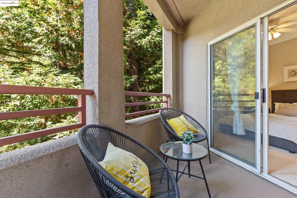 OAKLAND HILLS - Residential