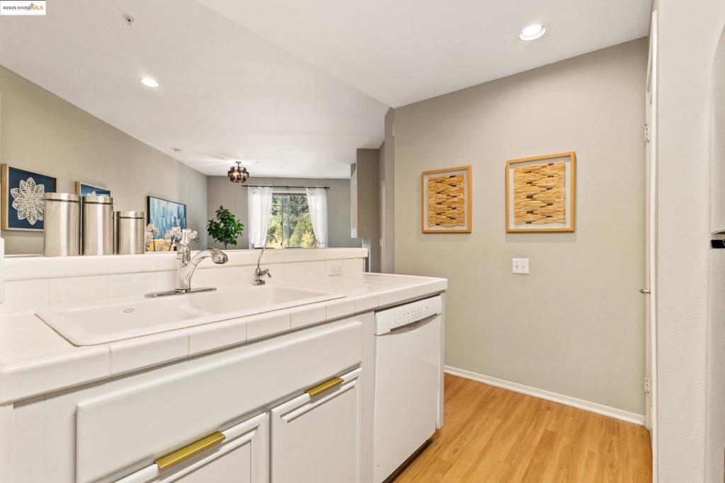 OAKLAND HILLS - Residential