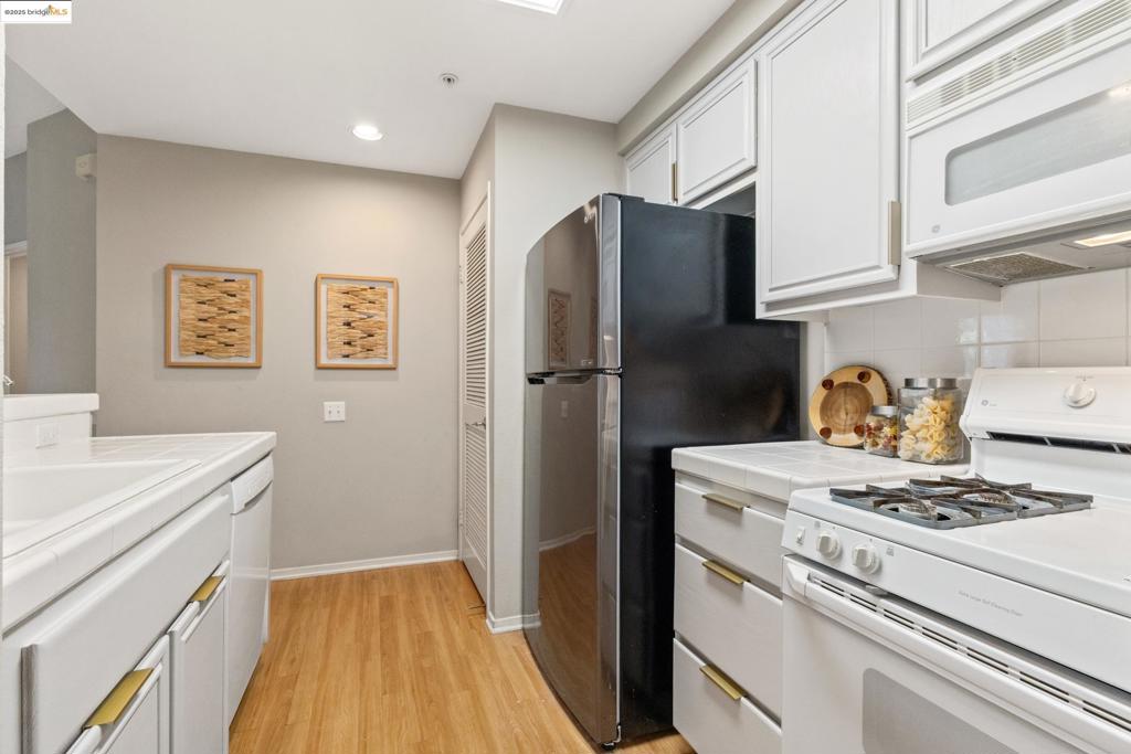 OAKLAND HILLS - Residential