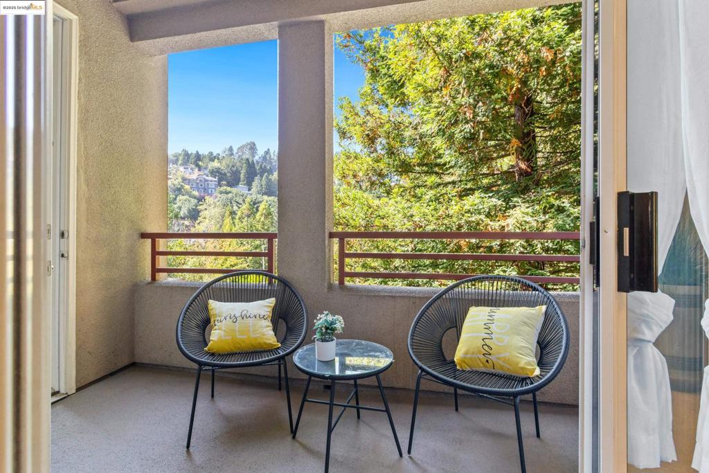 OAKLAND HILLS - Residential
