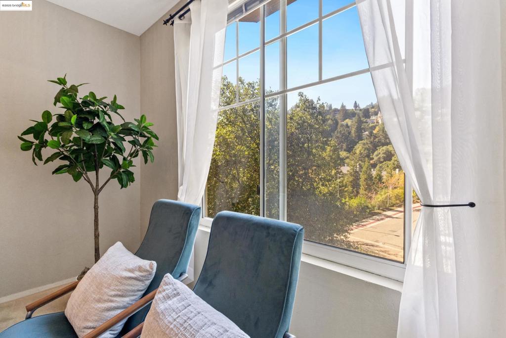 OAKLAND HILLS - Residential