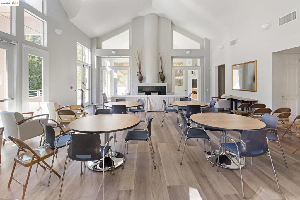 OAKLAND HILLS - Residential