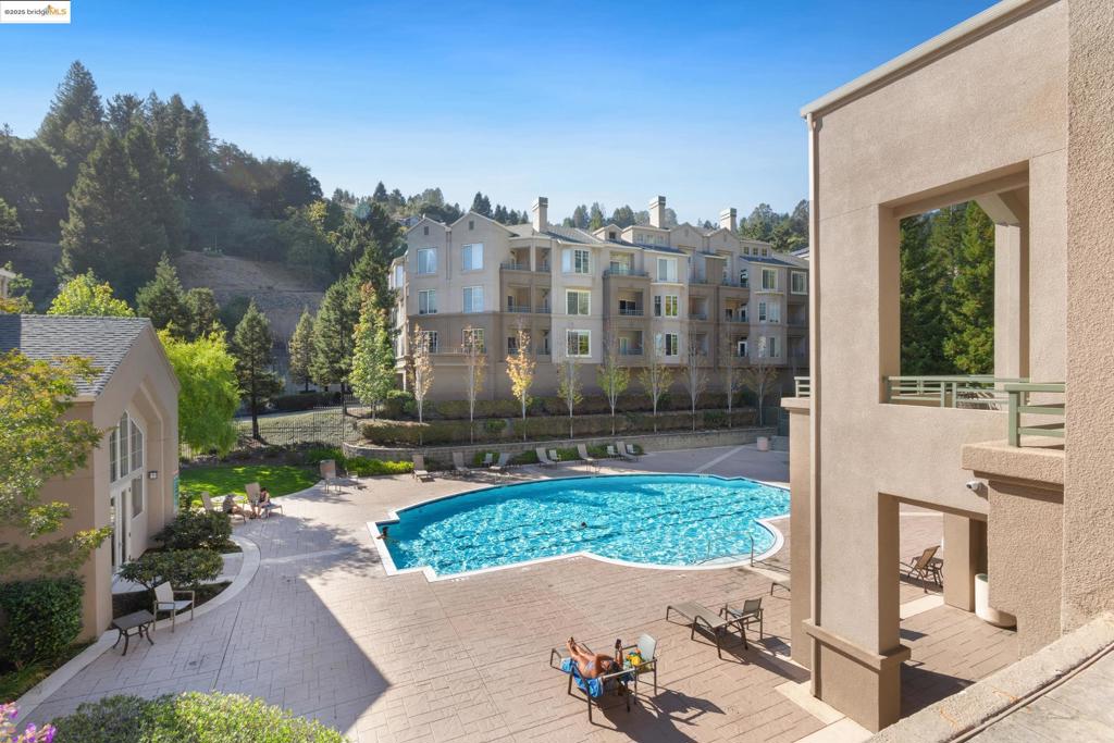 OAKLAND HILLS - Residential