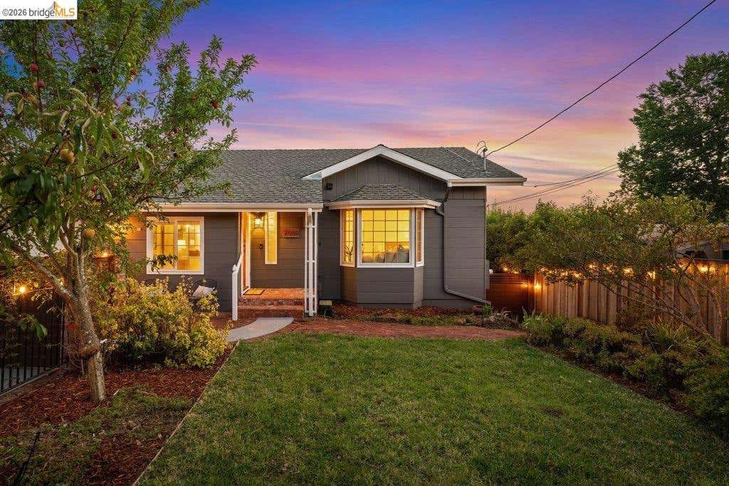 Photo of 7008 Thornhill Dr, Oakland, CA 94611 (MLS # 41137855)