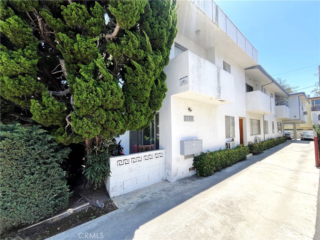 Come check out this charming studio apartment, perfectly situated in a quiet Los Angeles neighborhood. This delightful home features laminate floors, ample windows that fill the space with natural light, and plenty of storage. On-site laundry is available for your convenience. Located near SMC, UCLA, Kaplan, and Westwood Village, this apartment is just one block south of Santa Monica Boulevard and one block west of Westwood Boulevard—right where you want to be. Schedule a showing today!