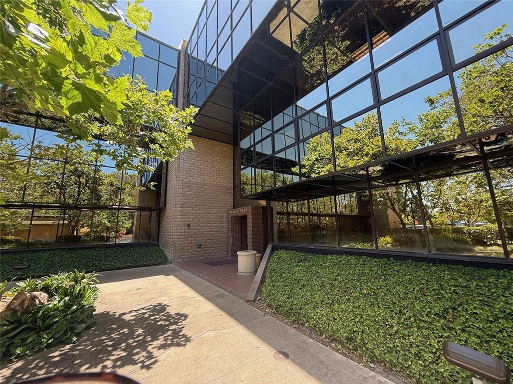 A recently remodeled suite with three private offices and a reception/intake office. This suite includes access to both a community conference room and a community break room. Plentiful on-site parking and the rate includes utilities and en-suite janitorial.