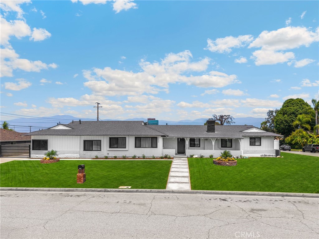 3033 E Sunset Hill Drive