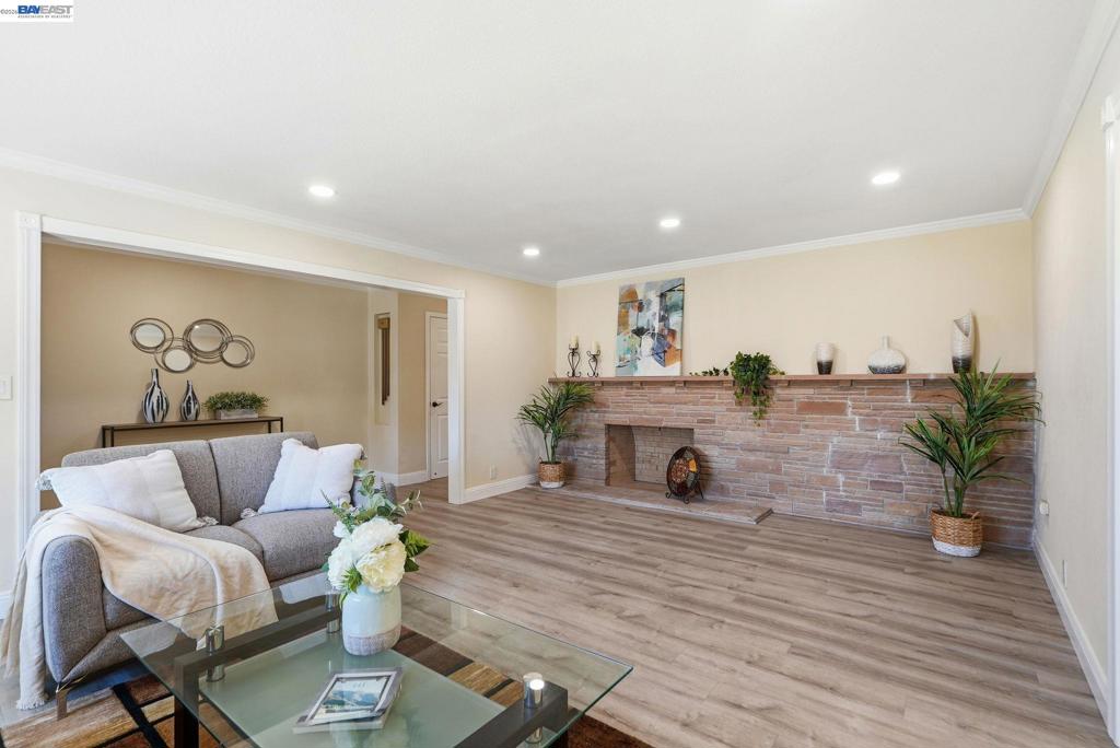 1204 Vistagrand Dr Dr, San Leandro CA 94577