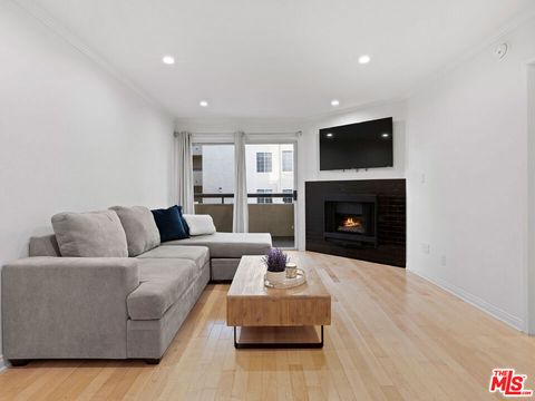 Photo of 21520 Burbank Boulevard #112, Woodland Hills, CA 91367 (MLS # 26661309)