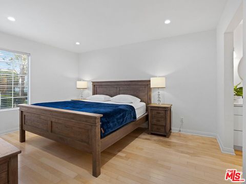 Tiny photo for 21520 Burbank Boulevard #112, Woodland Hills, CA 91367 (MLS # 26661309)