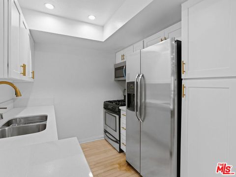 Tiny photo for 21520 Burbank Boulevard #112, Woodland Hills, CA 91367 (MLS # 26661309)