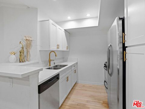 Tiny photo for 21520 Burbank Boulevard #112, Woodland Hills, CA 91367 (MLS # 26661309)