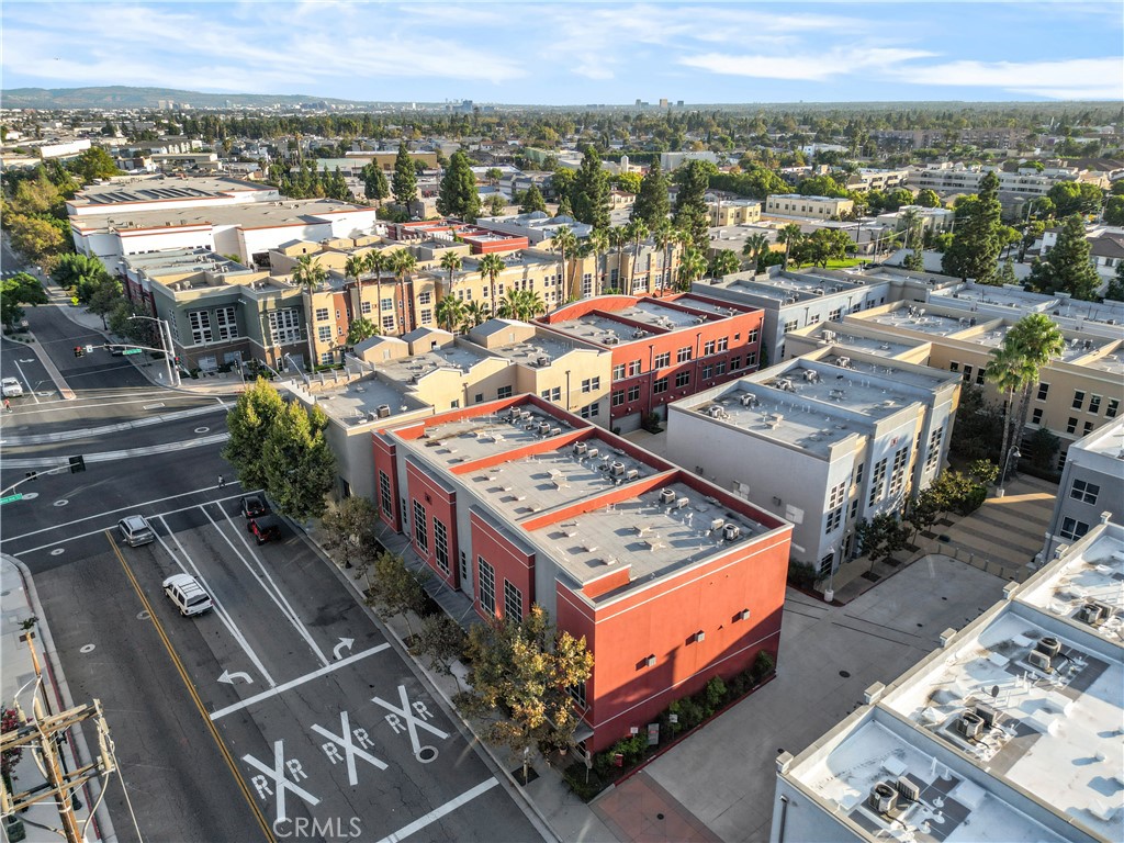 706 N Santiago Street