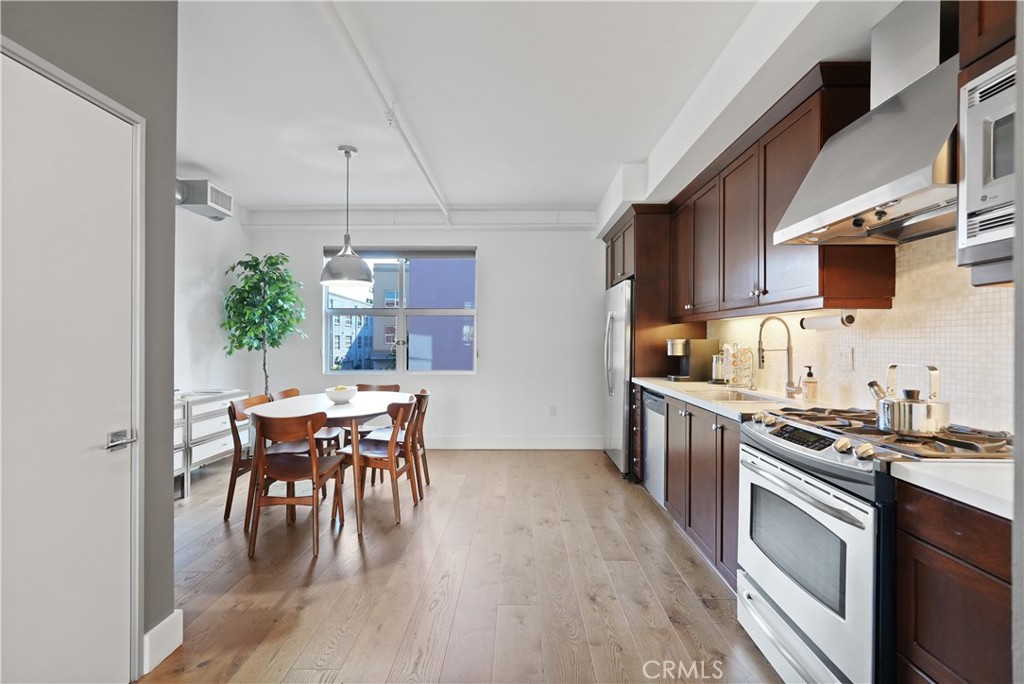 706 N Santiago Street