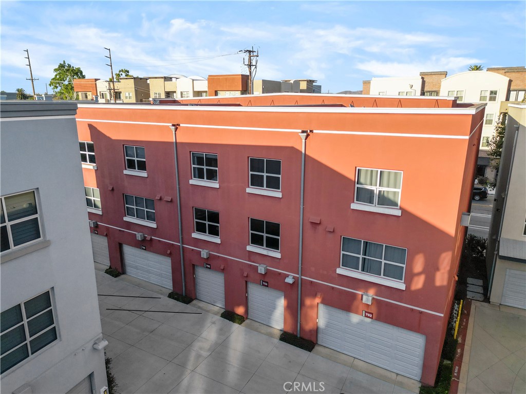 706 N Santiago Street