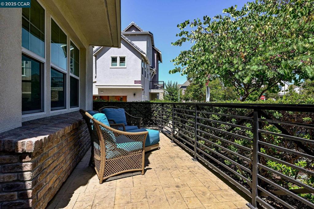 Properties 2 2378 Carbondale Way
