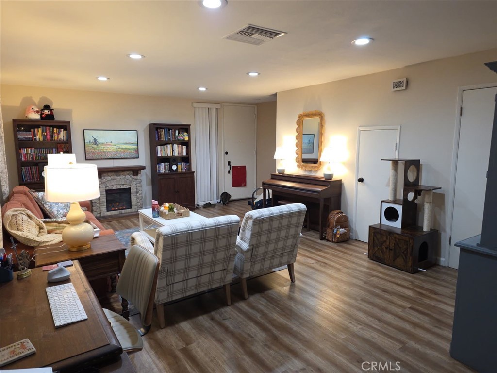 15500 Tustin Village 103