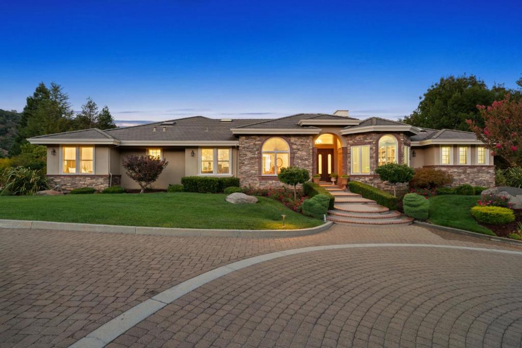 6585 Redwood Retreat Road