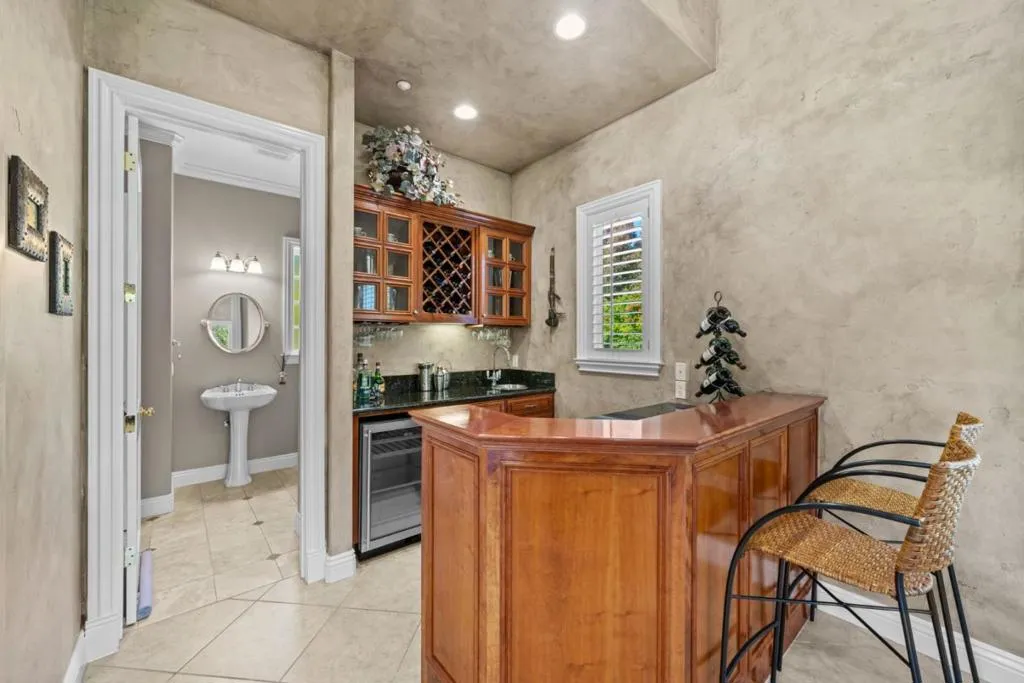 Gilroy, California 95020, United States, 4 Bedrooms Bedrooms, ,4 BathroomsBathrooms,Residential,Active,150613