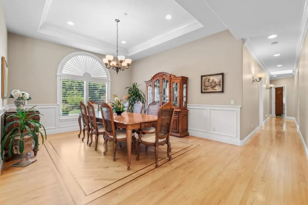 Gilroy, California 95020, United States, 4 Bedrooms Bedrooms, ,4 BathroomsBathrooms,Residential,Active,150613