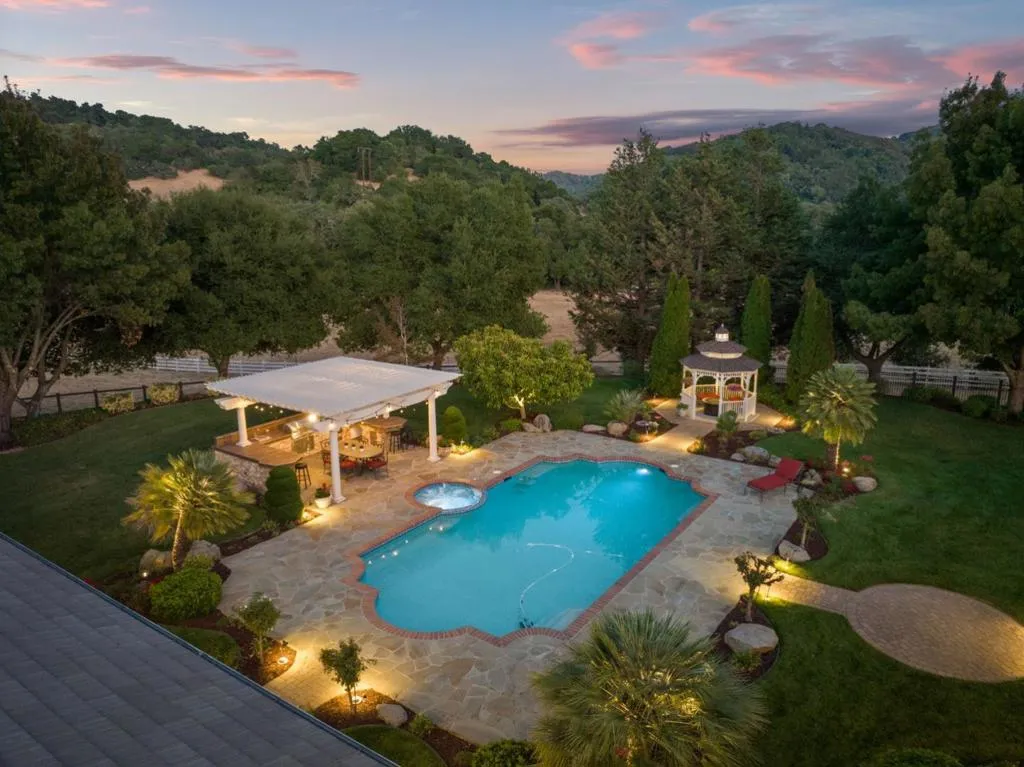 Gilroy, California 95020, United States, 4 Bedrooms Bedrooms, ,4 BathroomsBathrooms,Residential,Active,150613