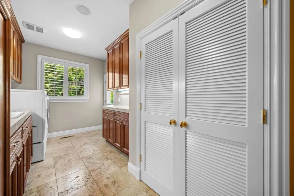 Gilroy, California 95020, United States, 4 Bedrooms Bedrooms, ,4 BathroomsBathrooms,Residential,Active,150613