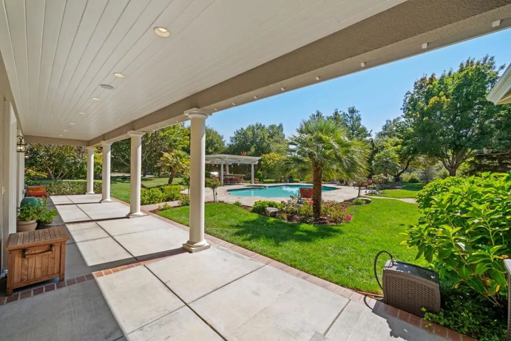 Gilroy, California 95020, United States, 4 Bedrooms Bedrooms, ,4 BathroomsBathrooms,Residential,Active,150613