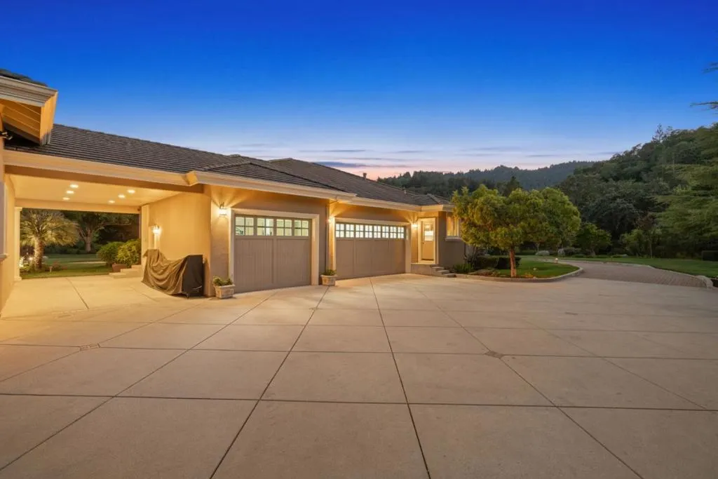Gilroy, California 95020, United States, 4 Bedrooms Bedrooms, ,4 BathroomsBathrooms,Residential,Active,150613